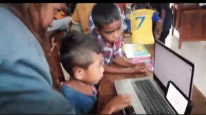 Mahasiswa Kimia FST UNWIRA Latih Komputer Dasar di SDN Waijarang