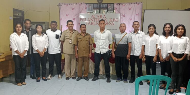 Penjabat Kades Agustinus Lantik Karang Taruna Desa Nitakloang