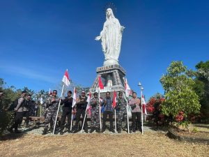 Lanal Maumere dan Forkopimda Sikka Kirab Merah Putih di Bukit Doa Nilo Jelang HUT RI ke-79