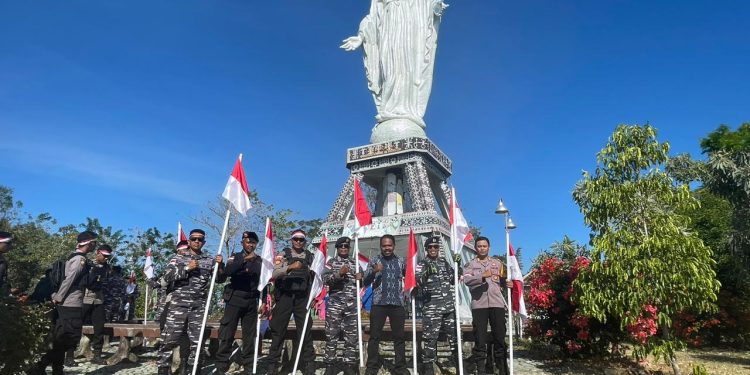 Lanal Maumere dan Forkopimda Sikka Kirab Merah Putih di Bukit Doa Nilo Jelang HUT RI ke-79