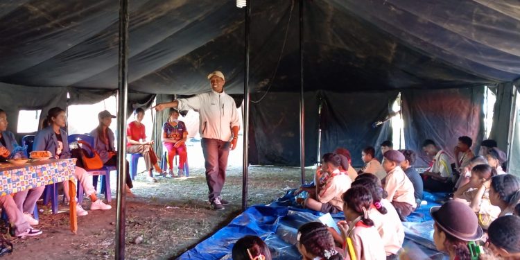 Mahasiswa Prodi Kimia FST UNWIRA Latih “Warga Buper Waikilok” Lembata Produksi Keripik Singkong dan Kanji