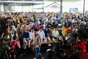 Ribuan Massa Pendukung Kawal KB-Kinsu Mendaftar di KPU Kutai Timr