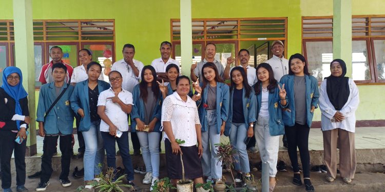 KKN Prodi Kimia FST UNWIRA Tinggalkan Waijarang dengan Empat Produk