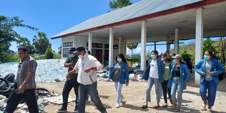 Mahasiswa Kimia FST Unwira Kuliah di TPA Bunga Bali Waijarang