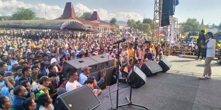 Ribuan Massa Hadiri Deklarasi Melki-Johni di Tambolaka