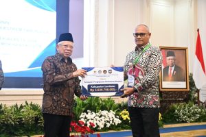 Bupati Lembata Terima Dana Insentif Fiskal Dari Wapres RI