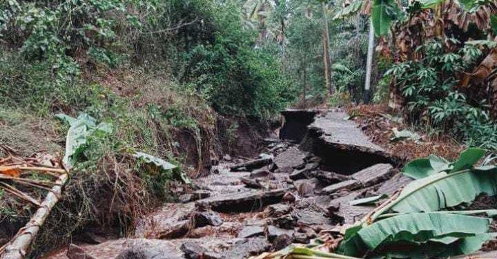 Akses Jalan Lewokurang Putus, Aktivitas Warga Lumpuh
