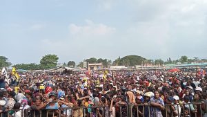 Puluhan Ribu Warga Hadiri Kampanye Akbar Paket JOSS di Gelora Samador