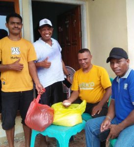 Gerady Tukan Bagi Bibit Jagung Pulut ; Ajak ‘Jagung Pulut-kan’ Lembata