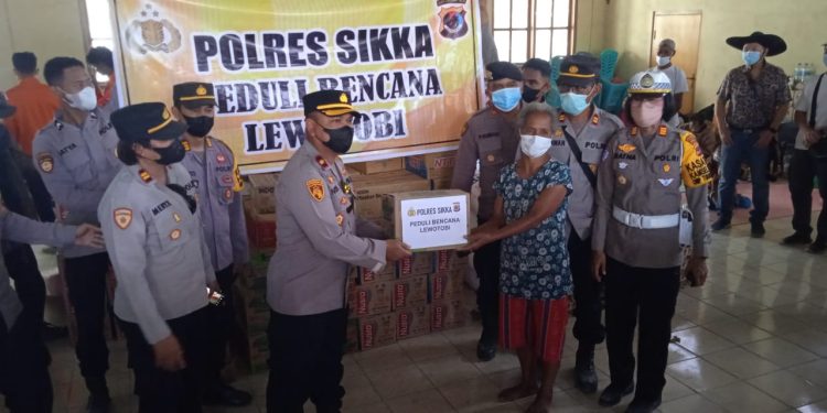 Pembagian Bansos Pasca Erupsi Gunung Lewotobi