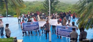 Aksi Demo di Kejari Lembata : “Proses Hukum Tersangka dinilai Subyektif “