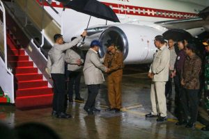 Gubernur NTT Jemput Presiden Prabowo di Bandara El Tari Kupang