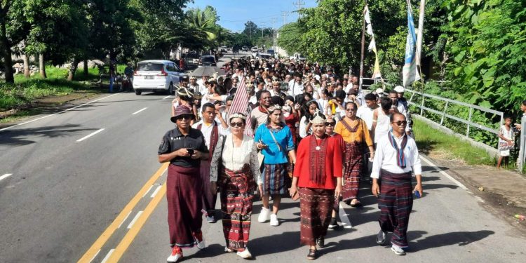 Bupati Lembata Gelar Parade Tenun Serempak NTT