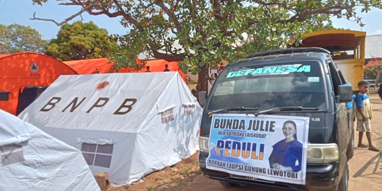 Bunda Julie Sutrisno Laiskodat Bantu Korban Erupsi Lewotobi