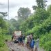 Jalan Rusak Parah, Warga Kebiargga Slatan Ende Rutin Tarik Mobil