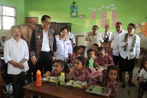 Gubernur NTT Tinjau Makan Bergizi Gratis di SDK St. Yoseph Noelbaki