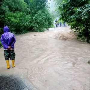Akibat Hujan Deras Jalur Jalan Pu’ukungu- Maukaro Putus Total