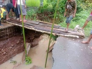 Akibat Hujan Deras, Akses Jalan Lintas Tanjung Bunga-Larantuka Putus Total