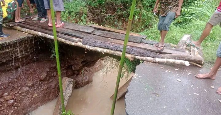 Akibat Hujan Deras, Akses Jalan Lintas Tanjung Bunga-Larantuka Putus Total