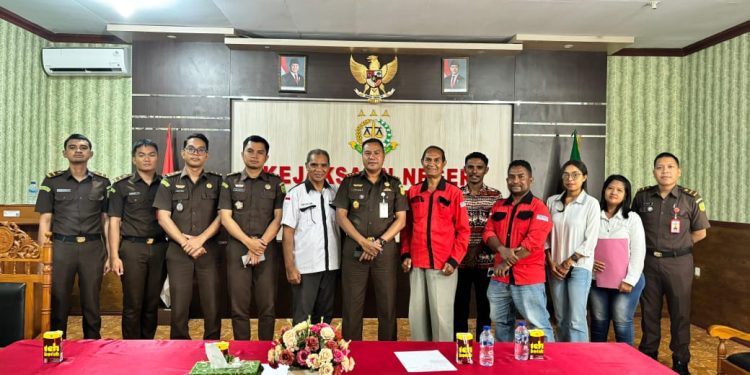 Kajari Lembata Yupiter Sambut Kerjasama Penegakan Hukum Dengan LBH Surya NTT Perwakilan Lembata