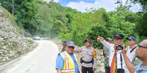 Gubernur NTT Tinjau Lokasi Longsor di Batu Putih – TTS, Masyarakat Tetap Waspada