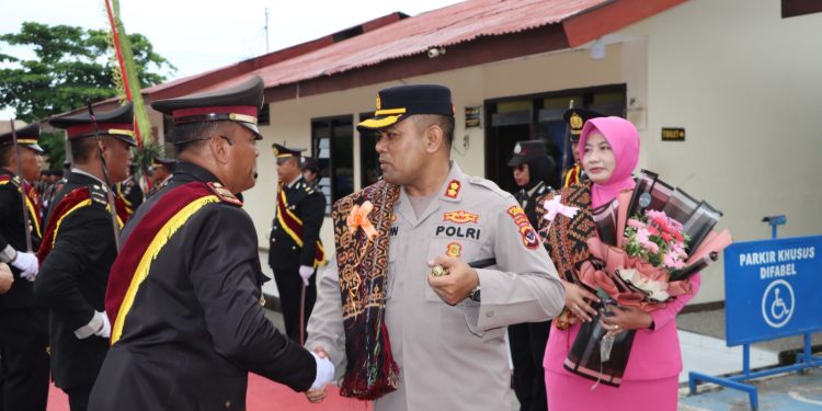 Temu Pisah Kapolres Sikka : AKPB Moh. Mokhson Gantikan AKBP Hardy Dinata