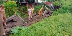 Akibat Hujan Deras Tembok Pagar RSUD Ende Roboh