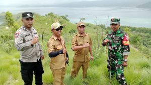 Lurah Labuan Bajo dan Bhabinsa Cek Kebenaran Pembongkaran Portal