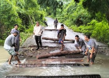 Akses Jalan Putus 5 Desa di Tanjung Bunga Terisolir