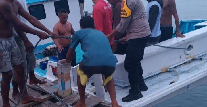 Nelayan Waijarang Kasim Kobi Terdampar di Perairan Dekat Kabupaten Alor