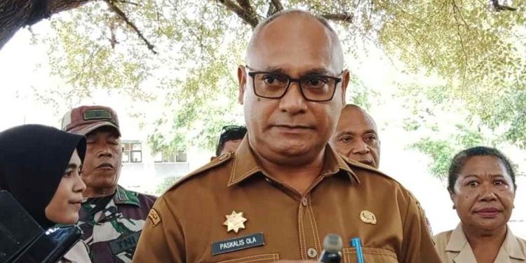 Sekda Lembata Tinjau Makan Bergizi Gratis Perdana di SMP Negeri 4 Lamahora