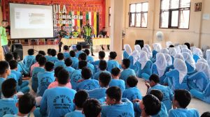 TNI di Aceh Singkil Ajarkan Matematika Dengan Metode Gasing