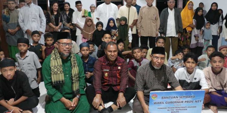 Wagub Johni Asadoma Buka Puasa Bersama Anak Panti Asuhan Attin