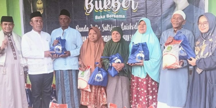 Julie Laiskodat dan NasDem Lembata Bagikan 600 Parsel Ramadan