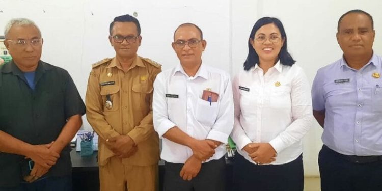 Bupati SBS Tunjuk Yanuarius dan Remigius Bria Plt Dinas Perikanan dan Plt Sekretaris Dinkes Malaka