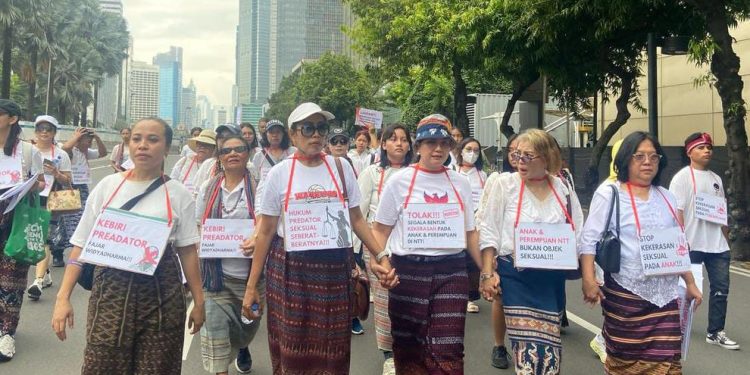 Forum Perempuan Diaspora NTT Jakarta Gelar Pawai Budaya, Tolak Kekerasan Perempuan dan Anak