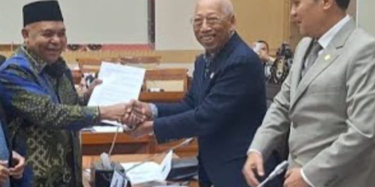 Praktisi Hukum Petrus Bala Pattyona Serahkan Pandangan Hukum Revisi KUHAP ke DPR RI