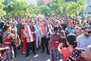 Gubernur Melki-Wagub Johni Disambut Meriah Masyarakat NTT