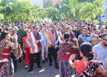 Gubernur Melki-Wagub Johni Disambut Meriah Masyarakat NTT