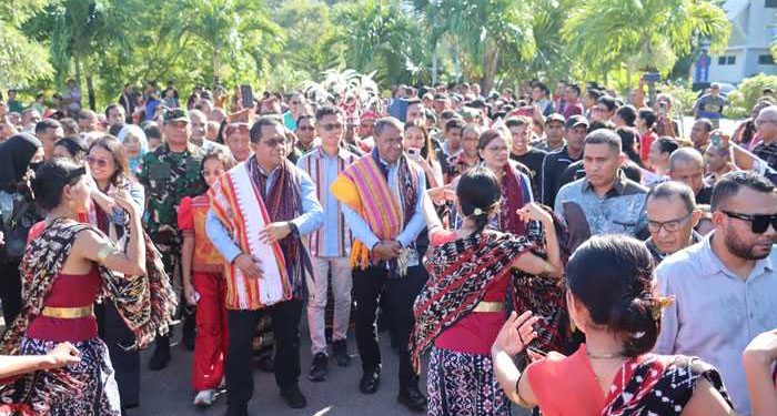 Gubernur Melki-Wagub Johni Disambut Meriah Masyarakat NTT