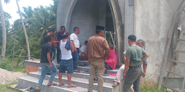 Mobil dan Aset Seorang Anggota DPRD Madina disita Masyarakat Desa Mompang Julu