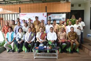 Menteri Koperasi Tinjau Dua KopDes Merah Putih di NTT