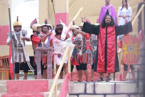 Kornelis Nuba Lajar, Sang “Sutradara Drama Jalan Berdarah, OMK St. Arnoldus Janssen Waikomo”, Pentas Mengagumkan