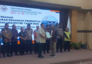 Pemkab Lembata Pertahankan Opini WTP : Serah LKPD 2024 ke BPK RI Perwakilan NTT