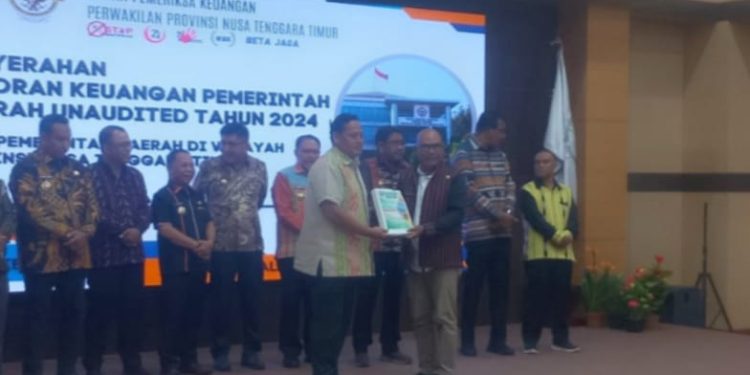 Pemkab Lembata Pertahankan Opini WTP : Serah LKPD 2024 ke BPK RI Perwakilan NTT