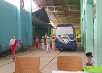 Pungli Insentif Guru Honorer Swasta di SDIT Al Munawwar Mencuat. Kasek dituding “Zholim”