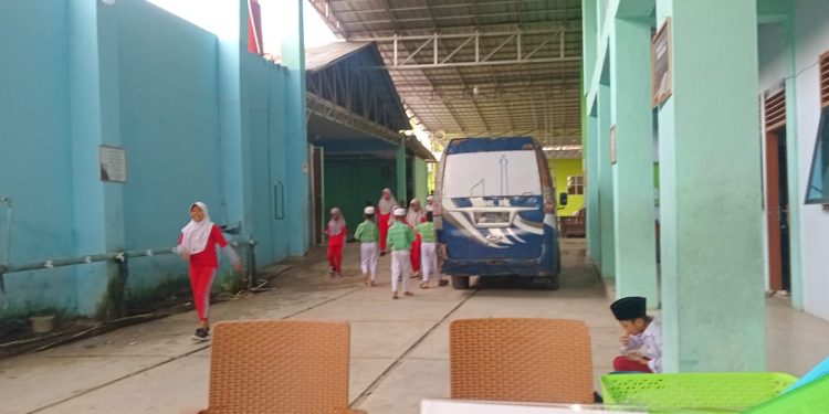 Pungli Insentif Guru Honorer Swasta di SDIT Al Munawwar Mencuat. Kasek dituding “Zholim”