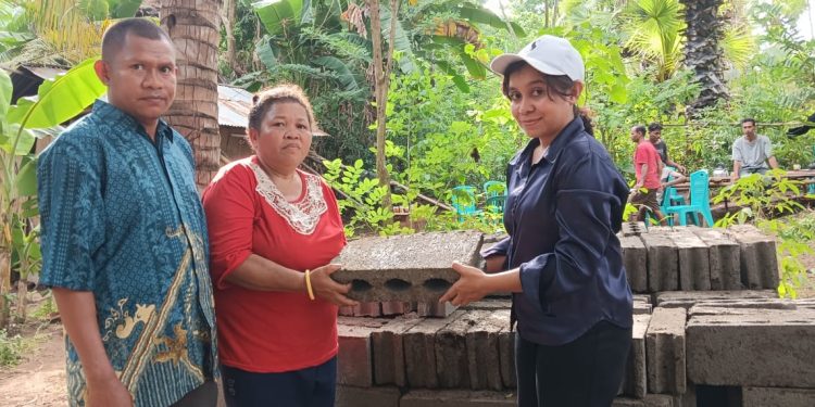 KADIN Sikka Salurkan Bantuan Bahan Bangunan untuk Rumah Mama Martina, DPP Kuasi Paroki Wairita Ucapkan Terima Kasih