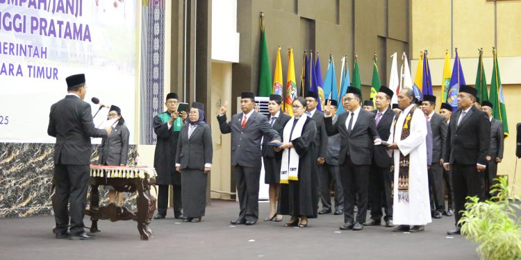 Gubernur NTT Lantik 15 Pejabat Eselon II : Dorong Peningkatan Kualitas Pelayanan Publik