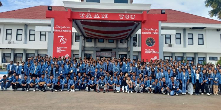 Wabup Nasir : Masyarakat Adalah Universitas Sejati, Sambut 254 Mahasiswa Unwira KKBM di Lembata